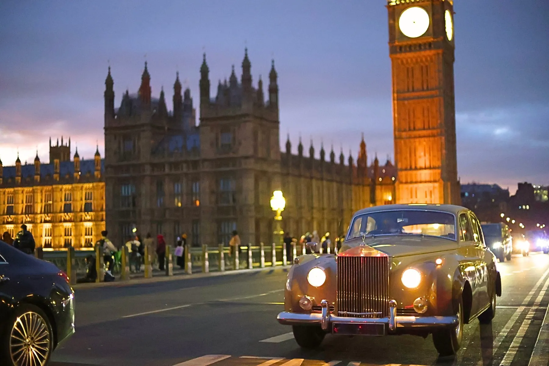 Vintage Rolls-Royce Silver Cloud I with Big Ben in the background